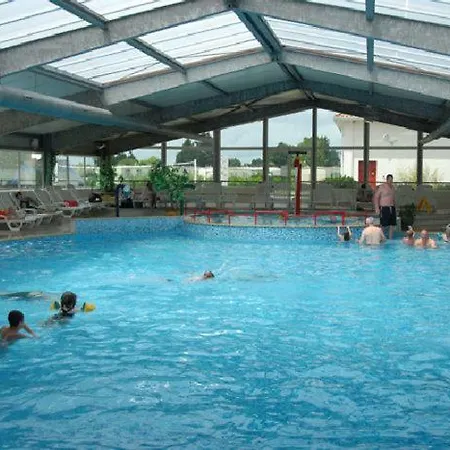 Mobil-home Village Vacances * Les Mathes